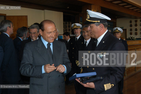 VENEZIA 14/05/03 -  CERIMONIA DI INIZIO LAVORI SISTEMA MOSE PER LA DIFESA DI VENEZIA DALLE ACQUE ALTE  SILVIO BERLUSCONI CON I CADETTI DEL COLLEGIO NAVALE MOROSINI  ©Graziano Arici/Rosebud2 / DIGA /