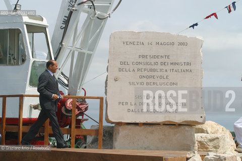 VENEZIA 14/05/03 - CERIMONIA DI INIZIO LAVORI SISTEMA MOSE PER LA DIFESA DI VENEZIA DALLE ACQUE ALTE IL PRESIDENTE DEL CONSIGLIO ON. SILVIO BERLUSCONI  ©Graziano Arici/Rosebud2 / DIGA