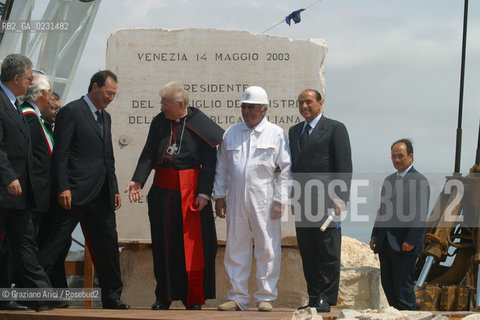 VENEZIA 14/05/03 - CERIMONIA DI INIZIO LAVORI SISTEMA MOSE PER LA DIFESA DI VENEZIA DALLE ACQUE ALTE VENEZIA  SILVIO BERLUSCONI E IL PATRARCA SCOLA -  ©Graziano Arici/Rosebud2 / DIGA ©Graziano Arici/Rosebud2 / DIGA