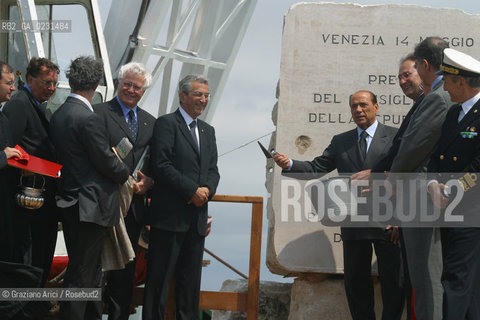 VENEZIA 14/05/03 - CERIMONIA DI INIZIO LAVORI SISTEMA MOSE PER LA DIFESA DI VENEZIA DALLE ACQUE ALTE IL PRESIDENTE DEL CONSIGLIO ON. SILVIO BERLUSCONI  ©Graziano Arici/Rosebud2 / DIGA