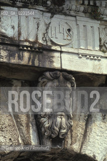 Caption: Nome:..ISOLA DI SANTANDREA: IL FORTE....Localizzazione:..VENEZIA / ISOLA DI SANTANDREA  / LAGUNA NORD..VENICE / THE ISLE OF SANTANDREA / THE NORTH LAGOON..Soggetto:..ISOLA DI SANTANDREA / IL FORTE / BOCCA DI CANNONE MASCHERONE..THE ISLE OF SANTANDREA / THE FORT / CANNON MOUTH..Cronologia:..SEC. XVI SECONDO QUARTO / 1543..XVIth CENTURY / 1543..Autore:..MICHELE SANMICHIELI (1484-1559)....Stile:......Editori Stampatori:......Committenza:..SIGNORIA DI VENEZIA CON DECRETO DEL 23 DICEMBRE 1534..SIGNORIA OF VENICE WITH DECREE OF 23 DECEMBER 1534..Materia e Tecnica:..STRUTTURA IN MATTONI RIVESTITA IN PIETRA DISTRIA..BRICK STRUCTURE COVERED  WITH ISTRIAN STONE..Collocazione:......Note:..LISOLA OSPITA LE CASERME DEL REGGIMENTO LAGUNARI SERENISSIMA / QUI VI FU PREPARATO IL VOLO SU VIENNA DI GABRIELE DANNUNZIO IL 9 AGOSTO DEL 1918..THE ISLAND IS THE SEAT OF THE LAGUNARI SERENISSIMA REGIMENT / HERE, GABRIELE DANNUNZIO ORGANISED THE FLIGHT TO VIENNA ON 9 AUGUST 1918 ..Riproduzione Fotografica:..Graziano Arici/Rosebud2 ...Copyright:..Graziano Arici / rosebud2/....Data:..1993....Costo:..A....Key:..ISOLE ABBANDONATE..UNINHABITED ISLANDS