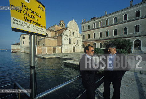 Caption: Nome:..ISOLA DI SAN CLEMENTE: LA CHIESA....Localizzazione:..VENEZIA / ISOLA DI SAN CLEMENTE / LAGUNA SUD..VENICE / THE ISLE OF SAN CLEMENTE / THE SOUTH LAGOON..Soggetto:..ISOLA DI SAN CLEMENTE / LA CHIESA..ISLE OF SAN CLEMENTE / THE CHURCH..Cronologia:..SEC. XVII ..XVIIth CENTURY ..Autore:......Stile:......Editori Stampatori:......Committenza:......Materia e Tecnica:......Collocazione:......Note:..I PRIMI EDIFICI RISALGONO AL XII SECOLO / DAL 1834 LISOLA DIVENNE MANICOMIO PROVINCIALE FEMMINILE FINO AL1992 / SACCHEGGIATA NEL 1992, OGGI E DIVENTATA RIFUGIO PER GATTI RANDAGI, GRAZIE AI VOLONTARI DELLASSOCIAZIONE DINGO..THE FIRST BUILDINGS  DATE BACK TO THE XII CENTURY  / FROM 1834 TO 1992 IT WAS USED AS A GIRLS MENTAL HOSPITAL  / SACKED IN 1992, IT BECAME A REFUGE FOR STRAY CATS, THANKS TO  VOLUNTARY DINGO ASSOCIATION..Riproduzione Fotografica:..Graziano Arici/Rosebud2 ...Copyright:..Graziano Arici / rosebud2/....Data:..1993....Costo:..A....Key:..ISOLE ABBANDONATE / CHIESA..UNINHABITED ISLANDS / CHURCH