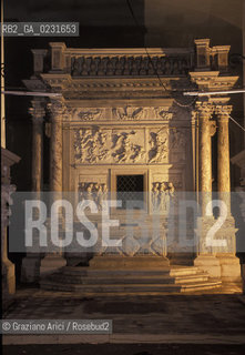 Caption: Nome:..ISOLA DI SAN CLEMENTE: INTERNO DELLA CHIESA....Localizzazione:..VENEZIA / ISOLA DI SAN CLEMENTE / LAGUNA SUD..VENICE / THE ISLE OF SAN CLEMENTE / THE SOUTH LAGOON..Soggetto:..ISOLA DI SAN CLEMENTE / INTERNO DELLA CHIESA / LA SANTA CASA DI LORETO / RILIEVO / LA NASCITA DI CRISTO..ISLE OF SAN CLEMENTE / INTERIOR OF THE CHURCH / THE HOLY HOUSE OF LORETO / RELIEF / BIRTH OF CHRIST ..Cronologia:..SEC. XVII SECONDO QUARTO / 1646 ..XVIIth CENTURY  / 1646..Autore:......Stile:..BAROCCO..BAROQUE..Editori Stampatori:......Committenza:..LAZZARONI FRANCESCO ....Materia e Tecnica:..MARMO..MARBLE ..Collocazione:......Note:..LA CHIESA E LISOLA FURONO SACCHEGGIATE NEL 1992..THE CHURCH AND ISLE HAVE BEEN SACKED IN 1992..Riproduzione Fotografica:..Graziano Arici/Rosebud2 ...Copyright:..Graziano Arici / rosebud2/....Data:..1993....Costo:..A....Key:..ISOLE ABBANDONATE / CHIESA..UNINHABITED ISLANDS / CHURCH