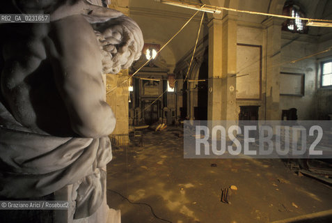 Caption: Nome:..ISOLA DI SAN CLEMENTE: INTERNO DELLA CHIESA....Localizzazione:..VENEZIA / ISOLA DI SAN CLEMENTE / LAGUNA SUD..VENICE / THE ISLE OF SAN CLEMENTE / THE SOUTH LAGOON..Soggetto:..ISOLA DI SAN CLEMENTE / INTERNO DELLA CHIESA / MONUMENTO A PIETRO E LORENZO MOROSINI..ISLE OF SAN CLEMENTE / INTERIOR OF THE CHURCH / MONUMENT TO PIETRO AND LORENZO MOROSINI..Cronologia:..SEC. XVII ..XVIIth CENTURY ..Autore:......Stile:......Editori Stampatori:......Committenza:......Materia e Tecnica:......Collocazione:......Note:..LA CHIESA E LISOLA FURONO SACCHEGGIATE NEL 1992, I BUSTI DI PIETRO E LORENZO MOROSINI, SCULTURE DI MICHELE UNGARO (XVII SEC.) TRAFUGATI..THE CHURCH AND ISLE HAVE BEEN SACKED IN 1992 , THE BUSTS OF PIETRO E LORENZO MOROSINI, SCULPTURES BY MICHELE UNGARO (XVIIth CENTURY) STOLEN..Riproduzione Fotografica:..Graziano Arici/Rosebud2 ...Copyright:..Graziano Arici / rosebud2/....Data:..1993....Costo:..A....Key:..ISOLE ABBANDONATE / CHIESA..UNINHABITED ISLANDS / CHURCH