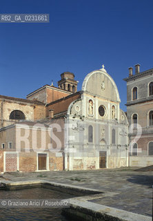 Caption: Nome:..ISOLA DI SAN CLEMENTE: LA CHIESA....Localizzazione:..VENEZIA / ISOLA DI SAN CLEMENTE / LAGUNA SUD..VENICE / THE ISLE OF SAN CLEMENTE / THE SOUTH LAGOON..Soggetto:..ISOLA DI SAN CLEMENTE / LA CHIESA..ISLE OF SAN CLEMENTE / THE CHURCH..Cronologia:..SEC. XVII ..XVIIth CENTURY ..Autore:......Stile:......Editori Stampatori:......Committenza:......Materia e Tecnica:......Collocazione:......Note:..I PRIMI EDIFICI RISALGONO AL XII SECOLO / DAL 1834 LISOLA DIVENNE MANICOMIO PROVINCIALE FEMMINILE FINO AL1992 / SACCHEGGIATA NEL 1992, OGGI E DIVENTATA RIFUGIO PER GATTI RANDAGI, GRAZIE AI VOLONTARI DELLASSOCIAZIONE DINGO..THE FIRST BUILDINGS  DATE BACK TO THE XII CENTURY  / FROM 1834 TO 1992 IT WAS USED AS A GIRLS MENTAL HOSPITAL  / SACKED IN 1992, IT BECAME A REFUGE FOR STRAY CATS, THANKS TO  VOLUNTARY DINGO ASSOCIATION..Riproduzione Fotografica:..Graziano Arici/Rosebud2 ...Copyright:..Graziano Arici / rosebud2/....Data:..1993....Costo:..A....Key:..ISOLE ABBANDONATE / CHIESA..UNINHABITED ISLANDS / CHURCH
