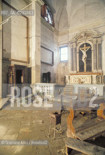 Nome:..ISOLA DI SAN CLEMENTE: INTERNO DELLA CHIESA....Localizzazione:..VENEZIA / ISOLA DI SAN CLEMENTE / LAGUNA SUD..VENICE / THE ISLE OF SAN CLEMENTE / THE SOUTH LAGOON..Soggetto:..ISOLA DI SAN CLEMENTE / INTERNO DELLA CHIESA..ISLE OF SAN CLEMENTE / INTERIOR OF THE CHURCH..Cronologia:..SEC. XVII ..XVIIth CENTURY..Autore:......Stile:..BAROCCO..BAROQUE..Editori Stampatori:......Committenza:......Materia e Tecnica:......Collocazione:......Note:..LA CHIESA E LISOLA FURONO SACCHEGGIATE NEL 1992..THE CHURCH AND ISLE HAVE BEEN SACKED IN 1992..Riproduzione Fotografica:..Graziano Arici/Rosebud2 ...Copyright:..Graziano Arici / rosebud2/....Data:..1993....Costo:..A....Key:..ISOLE ABBANDONATE / CHIESA..UNINHABITED ISLANDS / CHURCH