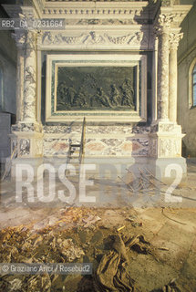 Caption: Nome:..ISOLA DI SAN CLEMENTE: INTERNO DELLA CHIESA....Localizzazione:..VENEZIA / ISOLA DI SAN CLEMENTE / LAGUNA SUD..VENICE / THE ISLE OF SAN CLEMENTE / THE SOUTH LAGOON..Soggetto:..ISOLA DI SAN CLEMENTE / INTERNO DELLA CHIESA / LA SANTA CASA DI LORETO / RILIEVO / LA NASCITA DI CRISTO..ISLE OF SAN CLEMENTE / INTERIOR OF THE CHURCH / THE HOLY HOUSE OF LORETO / RELIEF / BIRTH OF CHRIST ..Cronologia:..SEC. XVII SECONDO QUARTO / 1646 ..XVIIth CENTURY  / 1646..Autore:......Stile:..BAROCCO..BAROQUE..Editori Stampatori:......Committenza:..LAZZARONI FRANCESCO ....Materia e Tecnica:..MARMO..MARBLE ..Collocazione:......Note:..LA CHIESA E LISOLA FURONO SACCHEGGIATE NEL 1992..THE CHURCH AND ISLE HAVE BEEN SACKED IN 1992..Riproduzione Fotografica:..Graziano Arici/Rosebud2 ...Copyright:..Graziano Arici / rosebud2/....Data:..1993....Costo:..A....Key:..ISOLE ABBANDONATE / CHIESA..UNINHABITED ISLANDS / CHURCH