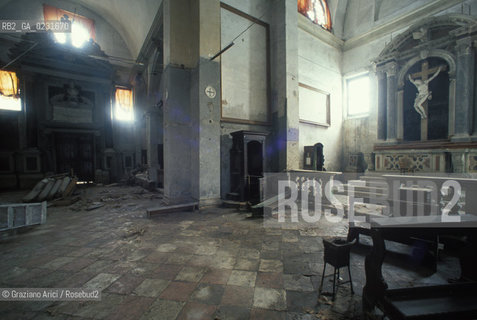 Nome:..ISOLA DI SAN CLEMENTE: INTERNO DELLA CHIESA....Localizzazione:..VENEZIA / ISOLA DI SAN CLEMENTE / LAGUNA SUD..VENICE / THE ISLE OF SAN CLEMENTE / THE SOUTH LAGOON..Soggetto:..ISOLA DI SAN CLEMENTE / INTERNO DELLA CHIESA..ISLE OF SAN CLEMENTE / INTERIOR OF THE CHURCH..Cronologia:..SEC. XVII ..XVIIth CENTURY..Autore:......Stile:..BAROCCO..BAROQUE..Editori Stampatori:......Committenza:......Materia e Tecnica:......Collocazione:......Note:..LA CHIESA E LISOLA FURONO SACCHEGGIATE NEL 1992..THE CHURCH AND ISLE HAVE BEEN SACKED IN 1992..Riproduzione Fotografica:..Graziano Arici/Rosebud2 ...Copyright:..Graziano Arici / rosebud2/....Data:..1993....Costo:..A....Key:..ISOLE ABBANDONATE / CHIESA..UNINHABITED ISLANDS / CHURCH