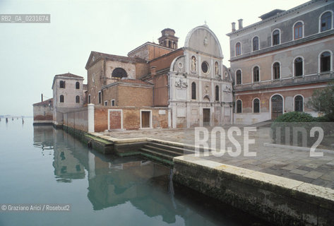 Nome:..ISOLA DI SAN CLEMENTE: LA CHIESA....Localizzazione:..VENEZIA / ISOLA DI SAN CLEMENTE / LAGUNA SUD..VENICE / THE ISLE OF SAN CLEMENTE / THE SOUTH LAGOON..Soggetto:..ISOLA DI SAN CLEMENTE / LA CHIESA..ISLE OF SAN CLEMENTE / THE CHURCH..Cronologia:..SEC. XVII ..XVIIth CENTURY ..Autore:......Stile:......Editori Stampatori:......Committenza:......Materia e Tecnica:......Collocazione:......Note:..I PRIMI EDIFICI RISALGONO AL XII SECOLO / DAL 1834 LISOLA DIVENNE MANICOMIO PROVINCIALE FEMMINILE FINO AL1992 / SACCHEGGIATA NEL 1992, OGGI E DIVENTATA RIFUGIO PER GATTI RANDAGI, GRAZIE AI VOLONTARI DELLASSOCIAZIONE DINGO..THE FIRST BUILDINGS  DATE BACK TO THE XII CENTURY  / FROM 1834 TO 1992 IT WAS USED AS A GIRLS MENTAL HOSPITAL  / SACKED IN 1992, IT BECAME A REFUGE FOR STRAY CATS, THANKS TO  VOLUNTARY DINGO ASSOCIATION..Riproduzione Fotografica:..Graziano Arici/Rosebud2 ...Copyright:..Graziano Arici / rosebud2/....Data:..1993....Costo:..A....Key:..ISOLE ABBANDONATE / CHIESA..UNINHABITED ISLANDS / CHURCH