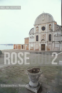 Nome:..ISOLA DI SAN CLEMENTE: LA CHIESA....Localizzazione:..VENEZIA / ISOLA DI SAN CLEMENTE / LAGUNA SUD..VENICE / THE ISLE OF SAN CLEMENTE / THE SOUTH LAGOON..Soggetto:..ISOLA DI SAN CLEMENTE / LA CHIESA..ISLE OF SAN CLEMENTE / THE CHURCH..Cronologia:..SEC. XVII ..XVIIth CENTURY ..Autore:......Stile:......Editori Stampatori:......Committenza:......Materia e Tecnica:......Collocazione:......Note:..I PRIMI EDIFICI RISALGONO AL XII SECOLO / DAL 1834 LISOLA DIVENNE MANICOMIO PROVINCIALE FEMMINILE FINO AL1992 / SACCHEGGIATA NEL 1992, OGGI E DIVENTATA RIFUGIO PER GATTI RANDAGI, GRAZIE AI VOLONTARI DELLASSOCIAZIONE DINGO..THE FIRST BUILDINGS  DATE BACK TO THE XII CENTURY  / FROM 1834 TO 1992 IT WAS USED AS A GIRLS MENTAL HOSPITAL  / SACKED IN 1992, IT BECAME A REFUGE FOR STRAY CATS, THANKS TO  VOLUNTARY DINGO ASSOCIATION..Riproduzione Fotografica:..Graziano Arici/Rosebud2 ...Copyright:..Graziano Arici / rosebud2/....Data:..1993....Costo:..A....Key:..ISOLE ABBANDONATE / CHIESA..UNINHABITED ISLANDS / CHURCH