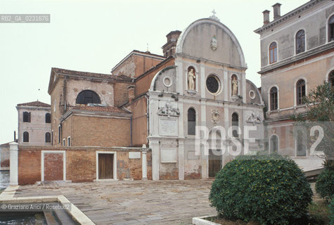 Nome:..ISOLA DI SAN CLEMENTE: LA CHIESA....Localizzazione:..VENEZIA / ISOLA DI SAN CLEMENTE / LAGUNA SUD..VENICE / THE ISLE OF SAN CLEMENTE / THE SOUTH LAGOON..Soggetto:..ISOLA DI SAN CLEMENTE / LA CHIESA..ISLE OF SAN CLEMENTE / THE CHURCH..Cronologia:..SEC. XVII ..XVIIth CENTURY ..Autore:......Stile:......Editori Stampatori:......Committenza:......Materia e Tecnica:......Collocazione:......Note:..I PRIMI EDIFICI RISALGONO AL XII SECOLO / DAL 1834 LISOLA DIVENNE MANICOMIO PROVINCIALE FEMMINILE FINO AL1992 / SACCHEGGIATA NEL 1992, OGGI E DIVENTATA RIFUGIO PER GATTI RANDAGI, GRAZIE AI VOLONTARI DELLASSOCIAZIONE DINGO..THE FIRST BUILDINGS  DATE BACK TO THE XII CENTURY  / FROM 1834 TO 1992 IT WAS USED AS A GIRLS MENTAL HOSPITAL  / SACKED IN 1992, IT BECAME A REFUGE FOR STRAY CATS, THANKS TO  VOLUNTARY DINGO ASSOCIATION..Riproduzione Fotografica:..Graziano Arici/Rosebud2 ...Copyright:..Graziano Arici / rosebud2/....Data:..1993....Costo:..A....Key:..ISOLE ABBANDONATE / CHIESA..UNINHABITED ISLANDS / CHURCH