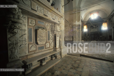 Nome:..ISOLA DI SAN CLEMENTE: INTERNO DELLA CHIESA....Localizzazione:..VENEZIA / ISOLA DI SAN CLEMENTE / LAGUNA SUD..VENICE / THE ISLE OF SAN CLEMENTE / THE SOUTH LAGOON..Soggetto:..ISOLA DI SAN CLEMENTE / INTERNO DELLA CHIESA..ISLE OF SAN CLEMENTE / INTERIOR OF THE CHURCH..Cronologia:..SEC. XVII ..XVIIth CENTURY..Autore:......Stile:..BAROCCO..BAROQUE..Editori Stampatori:......Committenza:......Materia e Tecnica:......Collocazione:......Note:..LA CHIESA E LISOLA FURONO SACCHEGGIATE NEL 1992..THE CHURCH AND ISLE HAVE BEEN SACKED IN 1992..Riproduzione Fotografica:..Graziano Arici/Rosebud2 ...Copyright:..Graziano Arici / rosebud2/....Data:..1993....Costo:..A....Key:..ISOLE ABBANDONATE / CHIESA..UNINHABITED ISLANDS / CHURCH