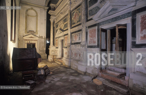 Nome:..ISOLA DI SAN CLEMENTE: INTERNO DELLA CHIESA....Localizzazione:..VENEZIA / ISOLA DI SAN CLEMENTE / LAGUNA SUD..VENICE / THE ISLE OF SAN CLEMENTE / THE SOUTH LAGOON..Soggetto:..ISOLA DI SAN CLEMENTE / INTERNO DELLA CHIESA..ISLE OF SAN CLEMENTE / INTERIOR OF THE CHURCH..Cronologia:..SEC. XVII ..XVIIth CENTURY..Autore:......Stile:..BAROCCO..BAROQUE..Editori Stampatori:......Committenza:......Materia e Tecnica:......Collocazione:......Note:..LA CHIESA E LISOLA FURONO SACCHEGGIATE NEL 1992..THE CHURCH AND ISLE HAVE BEEN SACKED IN 1992..Riproduzione Fotografica:..Graziano Arici/Rosebud2 ...Copyright:..Graziano Arici / rosebud2/....Data:..1993....Costo:..A....Key:..ISOLE ABBANDONATE / CHIESA..UNINHABITED ISLANDS / CHURCH