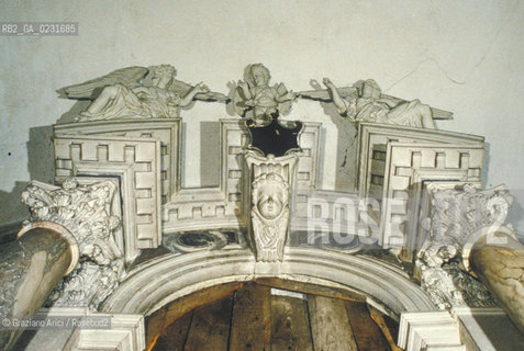 Nome:..ISOLA DI SAN CLEMENTE: UN ALTARE DELLA CHIESA....Localizzazione:..VENEZIA / ISOLA DI SAN CLEMENTE / LAGUNA SUD..VENICE / THE ISLE OF SAN CLEMENTE / THE SOUTH LAGOON..Soggetto:..ISOLA DI SAN CLEMENTE / CHIESA / PARTICOLARE DI UN ALTARE..ISLE OF SAN CLEMENTE / THE CHURCH / DETAIL OF AN ALTAR..Cronologia:..SEC. XVII..XVIIth CENTURY..Autore:......Stile:..BAROCCO..BAROQUE..Editori Stampatori:......Committenza:......Materia e Tecnica:......Collocazione:......Note:..PRIMA DEL SACCHEGGIO DEL1992..BEFORE THE SACK IN 1992 ..Riproduzione Fotografica:..Graziano Arici/Rosebud2 ...Copyright:..Graziano Arici / rosebud2/....Data:..1990....Costo:..A....Key:..ISOLE ABBANDONATE / CHIESA..UNINHABITED ISLANDS / CHURCH