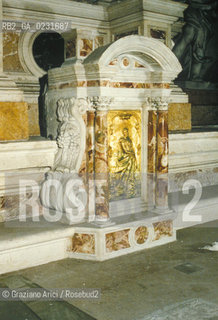 Nome:..ISOLA DI SAN CLEMENTE: TABERNACOLO DI SAN VITALE....Localizzazione:..VENEZIA / ISOLA DI SAN CLEMENTE / LAGUNA SUD..VENICE / THE ISLE OF SAN CLEMENTE / THE SOUTH LAGOON..Soggetto:..ISOLA DI SAN CLEMENTE / CHIESA / TABERNACOLO DI SAN VITALE..ISLE OF SAN CLEMENTE / THE CHURCH / St. VITALES TABERNACLE..Cronologia:..SEC. XVII SECONDO QUARTO / 1675..XVII CENTURY / 1675 ..Autore:......Stile:......Editori Stampatori:......Committenza:......Materia e Tecnica:......Collocazione:......Note:..PRIMA DEL SACCHEGGIO DEL1992..BEFORE THE SACK IN 1992 ..Riproduzione Fotografica:..Graziano Arici/Rosebud2 ...Copyright:..Graziano Arici / rosebud2/....Data:..1991....Costo:..A....Key:..ISOLE ABBANDONATE / CHIESA..UNINHABITED ISLANDS / CHURCH