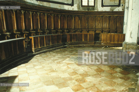 Nome:..ISOLA DI SAN CLEMENTE: CORO DELLA CHIESA....Localizzazione:..VENEZIA / ISOLA DI SAN CLEMENTE / LAGUNA SUD..VENICE / THE ISLE OF SAN CLEMENTE / THE SOUTH LAGOON..Soggetto:..ISOLA DI SAN CLEMENTE / CHIESA / IL CORO..ISLE OF SAN CLEMENTE / THE CHURCH / CHOIR..Cronologia:..SEC. XVII..XVIIth CENTURY..Autore:......Stile:..BAROCCO..BAROQUE..Editori Stampatori:......Committenza:......Materia e Tecnica:..LEGNO..WOOD..Collocazione:......Note:..PRIMA DEL SACCHEGGIO DEL1992..BEFORE THE SACK IN 1992 ..Riproduzione Fotografica:..Graziano Arici/Rosebud2 ...Copyright:..Graziano Arici / rosebud2/....Data:..1990....Costo:..A....Key:..ISOLE ABBANDONATE / CHIESA..UNINHABITED ISLANDS / CHURCH