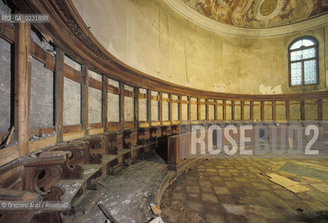 Nome:..ISOLA DI SAN CLEMENTE: CORO DELLA CHIESA....Localizzazione:..VENEZIA / ISOLA DI SAN CLEMENTE / LAGUNA SUD..VENICE / THE ISLE OF SAN CLEMENTE / THE SOUTH LAGOON..Soggetto:..ISOLA DI SAN CLEMENTE / CHIESA / IL CORO..ISLE OF SAN CLEMENTE / THE CHURCH / CHOIR..Cronologia:..SEC. XVII..XVIIth CENTURY..Autore:......Stile:..BAROCCO..BAROQUE..Editori Stampatori:......Committenza:......Materia e Tecnica:..LEGNO..WOOD..Collocazione:......Note:..DOPO IL SACCHEGGIO DEL1992..AFTER THE SACK IN 1992 ..Riproduzione Fotografica:..Graziano Arici/Rosebud2 ...Copyright:..Graziano Arici / rosebud2/....Data:..1993....Costo:..A....Key:..ISOLE ABBANDONATE / CHIESA..UNINHABITED ISLANDS / CHURCH