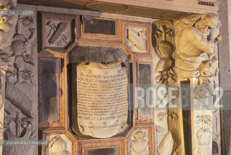 Nome:..ISOLA DI SAN CLEMENTE: INTERNO DELLA CHIESA....Localizzazione:..VENEZIA / ISOLA DI SAN CLEMENTE / LAGUNA SUD..VENICE / THE ISLE OF SAN CLEMENTE / THE SOUTH LAGOON..Soggetto:..ISOLA DI SAN CLEMENTE / CHIESA / MONUMENTO A GIORGIO MOROSINI..ISLE OF SAN CLEMENTE / THE CHURCH / MONUMENT TO GIORGIO MOROSINI ..Cronologia:..SEC. XVII..XVIIth CENTURY..Autore:......Stile:..BAROCCO..BAROQUE..Editori Stampatori:......Committenza:......Materia e Tecnica:......Collocazione:......Note:..DOPO IL SACCHEGGIO DEL1992 / LA FIGURA DEL DEFUNTO, OPERA DI GIUSTO LE COURT, E STATA TRAFUGATA..AFTER THE SACK IN 1992 / THE FIGURE OF THE DEAD, WORK BY GIUSTO LE COURT, HAS BEEN STOLEN..Riproduzione Fotografica:..Graziano Arici/Rosebud2 ...Copyright:..Graziano Arici / rosebud2/....Data:..1993....Costo:..A....Key:..ISOLE ABBANDONATE / CHIESA..UNINHABITED ISLANDS / CHURCH