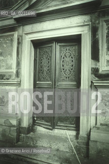 Nome:..ISOLA DI SAN CLEMENTE: INTERNO DELLA CHIESA....Localizzazione:..VENEZIA / ISOLA DI SAN CLEMENTE / LAGUNA SUD..VENICE / THE ISLE OF SAN CLEMENTE / THE SOUTH LAGOON..Soggetto:..ISOLA DI SAN CLEMENTE / CHIESA / INTERNO..ISLE OF SAN CLEMENTE / THE CHURCH / INTERIOR..Cronologia:..SEC. XVII..XVIIth CENTURY..Autore:......Stile:..BAROCCO..BAROQUE..Editori Stampatori:......Committenza:......Materia e Tecnica:......Collocazione:......Note:..PRIMA DEL SACCHEGGIO DEL1992..BEFORE THE SACK IN 1992 ..Riproduzione Fotografica:..Graziano Arici/Rosebud2 ...Copyright:..Graziano Arici / rosebud2/....Data:..1990....Costo:..A....Key:..ISOLE ABBANDONATE / CHIESA..UNINHABITED ISLANDS / CHURCH