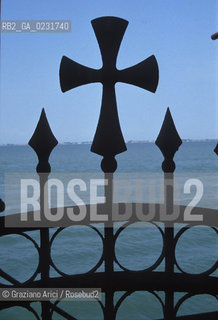 Nome:..ISOLA DI SAN GIACOMO IN PALUDO ....Localizzazione:..VENEZIA / ISOLA DI SAN  GIACOMO IN PALUDO / LAGUNA NORD..VENICE / THE ISLE OF SAN GIACOMO IN PALUDO / THE NORTH LAGOON..Soggetto:..ISOLA DI SAN GIACOMO IN PALUDO /  CANCELLO DELLA CHIESA..THE ISLE OF SAN GIACOMO IN PALUDO  / GATE  OF THE CHURCH ..Cronologia:......Autore:......Stile:......Editori Stampatori:......Committenza:......Materia e Tecnica:......Collocazione:......Note:..DAL 1860 VENNE UTILIZZATA COME POLVERIERA..SINCE1860 THE ISLE WAS USED AS A POWDER MAGAZINE ..Riproduzione Fotografica:..Graziano Arici/Rosebud2 ...Copyright:..Graziano Arici / rosebud2/....Data:..1993....Costo:..A....Key:..ISOLE ABBANDONATE / CHIESA..UNINHABITED ISLANDS / CHURCH