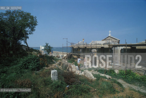 Nome:..ISOLA DI SAN GIACOMO IN PALUDO ....Localizzazione:..VENEZIA / ISOLA DI SAN  GIACOMO IN PALUDO / LAGUNA NORD..VENICE / THE ISLE OF SAN GIACOMO IN PALUDO / THE NORTH LAGOON..Soggetto:..ISOLA DI SAN GIACOMO IN PALUDO / RESTI DI UN EDIFICIO ..THE ISLE OF SAN GIACOMO IN PALUDO  / REMAINS OF A BUILDING ..Cronologia:......Autore:......Stile:......Editori Stampatori:......Committenza:......Materia e Tecnica:......Collocazione:......Note:..DAL 1860 VENNE UTILIZZATA COME POLVERIERA..SINCE1860 THE ISLE WAS USED AS A POWDER MAGAZINE ..Riproduzione Fotografica:..Graziano Arici/Rosebud2 ...Copyright:..Graziano Arici / rosebud2/....Data:..1993....Costo:..A....Key:..ISOLE ABBANDONATE..UNINHABITED ISLANDS