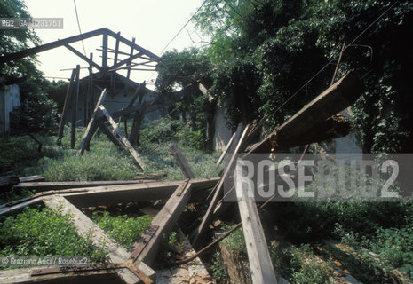 Nome:..ISOLA DI SAN GIACOMO IN PALUDO ....Localizzazione:..VENEZIA / ISOLA DI SAN  GIACOMO IN PALUDO / LAGUNA NORD..VENICE / THE ISLE OF SAN GIACOMO IN PALUDO / THE NORTH LAGOON..Soggetto:..ISOLA DI SAN GIACOMO IN PALUDO / RESTI DI UN EDIFICIO ..THE ISLE OF SAN GIACOMO IN PALUDO  / REMAINS OF A BUILDING ..Cronologia:......Autore:......Stile:......Editori Stampatori:......Committenza:......Materia e Tecnica:......Collocazione:......Note:..DAL 1860 VENNE UTILIZZATA COME POLVERIERA..SINCE1860 THE ISLE WAS USED AS A POWDER MAGAZINE ..Riproduzione Fotografica:..Graziano Arici/Rosebud2 ...Copyright:..Graziano Arici / rosebud2/....Data:..1993....Costo:..A....Key:..ISOLE ABBANDONATE..UNINHABITED ISLANDS