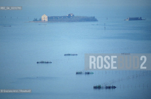 ISOLE ABBANDONATE NELLA LAGUNA @ 2000 Graziano Arici/Rosebud2