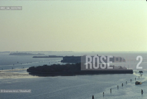 ISOLE ABBANDONATE NELLA LAGUNA @ 2000 Graziano Arici/Rosebud2