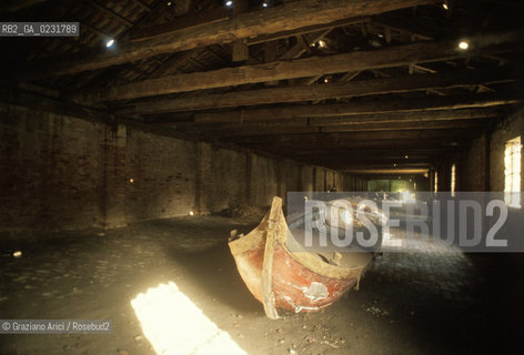 Nome:..ISOLA DEL LAZZARETTO VECCHIO: ROVINE DELL OSPEDALE....Localizzazione:..VENEZIA / ISOLA DEL LAZZARETTO VECCHIO / LAGUNA SUD..VENICE / THE ISLE OF LAZZARETTO VECCHIO / THE SOUTH LAGOON..Soggetto:..ISOLA DEL LAZZARETTO VECCHIO / ROVINE DELL OSPEDALE (TESONI) ..THE ISLE OF LAZZARETTO VECCHIO / REMAINS  OF THE HOSPITAL    ..Cronologia:......Autore:.. ....Stile:......Editori Stampatori:......Committenza:......Materia e Tecnica:......Collocazione:......Note:..NEL 1423 SCOPPIO LA PESTE IN CITTA E LISOLA VENNE TRASFORMATA IN LAZZARETTO ..WITH THE 1423 PLAGUE THE ISLAND BECAME LAZZARETTO  (QUARANTINE STATION)..Riproduzione Fotografica:..Graziano Arici/Rosebud2 ...Copyright:..Graziano Arici / rosebud2/....Data:..1993....Costo:..A....Key:..ISOLE ABBANDONATE..UNINHABITED ISLANDS