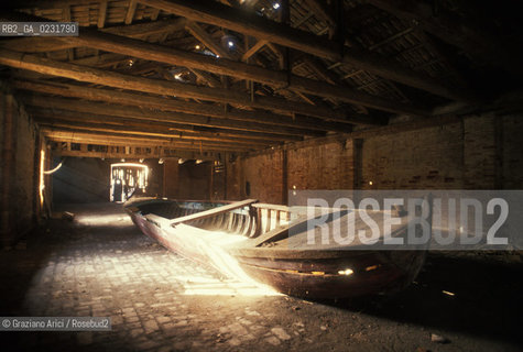 Nome:..ISOLA DEL LAZZARETTO VECCHIO: ROVINE DELL OSPEDALE BARCA....Localizzazione:..VENEZIA / ISOLA DEL LAZZARETTO VECCHIO / LAGUNA SUD..VENICE / THE ISLE OF LAZZARETTO VECCHIO / THE SOUTH LAGOON..Soggetto:..ISOLA DEL LAZZARETTO VECCHIO / ROVINE DELL OSPEDALE (TESONI) ..THE ISLE OF LAZZARETTO VECCHIO / REMAINS  OF THE HOSPITAL    ..Cronologia:......Autore:.. ....Stile:......Editori Stampatori:......Committenza:......Materia e Tecnica:......Collocazione:......Note:..NEL 1423 SCOPPIO LA PESTE IN CITTA E LISOLA VENNE TRASFORMATA IN LAZZARETTO ..WITH THE 1423 PLAGUE THE ISLAND BECAME LAZZARETTO  (QUARANTINE STATION)..Riproduzione Fotografica:..Graziano Arici/Rosebud2 ...Copyright:..Graziano Arici / rosebud2/....Data:..1993....Costo:..A....Key:..ISOLE ABBANDONATE..UNINHABITED ISLANDS