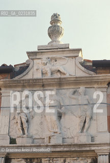 Caption: Nome:..ISOLA DEL LAZZARETTO VECCHIO: OSPEDALE....Localizzazione:..VENEZIA / ISOLA DEL LAZZARETTO VECCHIO / LAGUNA SUD..VENICE / THE ISLE OF LAZZARETTO VECCHIO / THE SOUTH LAGOON..Soggetto:..ISOLA DEL LAZZARETTO VECCHIO / FACCIATA DEL VECCHIO OSPEDALE CON LE STATUE DI SAN ROCCO, SAN MARCO , SAN SEBASTIANO E UNA COPIA DEL LEONE DI SAN MARCO..THE ISLE OF LAZZARETTO VECCHIO / THE OLD HOSPITALS FACADE WITH  THE  STATUES OF ST. ROCCO, ST. MARK, ST. SEBASTIANO AND A  COPY OF ST. MARKS  LION ..Cronologia:......Autore:.. ....Stile:......Editori Stampatori:......Committenza:......Materia e Tecnica:......Collocazione:......Note:..NEL 1423 SCOPPIO LA PESTE IN CITTA E LISOLA VENNE TRASFORMATA IN LAZZARETTO ..WITH THE 1423 PLAGUE THE ISLAND BECAME LAZZARETTO  (QUARANTINE STATION)..Riproduzione Fotografica:..Graziano Arici/Rosebud2 ...Copyright:..Graziano Arici / rosebud2/....Data:..1993....Costo:..A....Key:..ISOLE ABBANDONATE / PALAZZI..UNINHABITED ISLANDS / PALACES