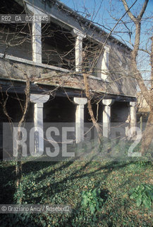 Caption: Nome:..ISOLA DEL LAZZARETTO VECCHIO: CHIOSTRO....Localizzazione:..VENEZIA / ISOLA DEL LAZZARETTO VECCHIO / LAGUNA SUD..VENICE / THE ISLE OF LAZZARETTO VECCHIO / THE SOUTH LAGOON..Soggetto:..ISOLA DEL LAZZARETTO VECCHIO / CHIOSTRO..THE ISLE OF LAZZARETTO VECCHIO / CLOISTER..Cronologia:......Autore:.. ....Stile:......Editori Stampatori:......Committenza:......Materia e Tecnica:......Collocazione:......Note:..NEL 1423 SCOPPIO LA PESTE IN CITTA E LISOLA VENNE TRASFORMATA IN LAZZARETTO ..WITH THE 1423 PLAGUE THE ISLAND BECAME LAZZARETTO  (QUARANTINE STATION)..Riproduzione Fotografica:..Graziano Arici/Rosebud2 ...Copyright:..Graziano Arici / rosebud2/....Data:..1993....Costo:..A....Key:..ISOLE ABBANDONATE..UNINHABITED ISLANDS