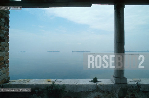 Caption: Nome:..LA LAGUNA DALL ISOLA DEL LAZZARETTO VECCHIO....Localizzazione:..VENEZIA / ISOLA DEL LAZZARETTO VECCHIO / LAGUNA SUD..VENICE / THE ISLE OF LAZZARETTO VECCHIO / THE SOUTH LAGOON..Soggetto:..LA LAGUNA DALLISOLA DEL LAZZARETTO VECCHIO ..THE LAGOON FROM THE ISLE OF LAZZARETTO VECCHIO..Cronologia:......Autore:.. ....Stile:......Editori Stampatori:......Committenza:......Materia e Tecnica:......Collocazione:......Note:..NEL 1423 SCOPPIO LA PESTE IN CITTA E LISOLA VENNE TRASFORMATA IN LAZZARETTO ..WITH THE 1423 PLAGUE THE ISLAND BECAME LAZZARETTO  (QUARANTINE STATION)..Riproduzione Fotografica:..Graziano Arici/Rosebud2 ...Copyright:..Graziano Arici / rosebud2/....Data:..1993....Costo:..A....Key:..ISOLE ABBANDONATE..UNINHABITED ISLANDS