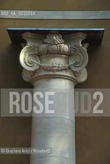 Caption: Nome:..ISOLA DI SAN SERVOLO: CENTRO EUROPEO PER RESTAURATORI....Localizzazione:..VENEZIA / ISOLA DI SAN SERVOLO  / LAGUNA SUD..VENICE / THE ISLE OF SAN SERVOLO / THE SOUTH  LAGOON..Soggetto:..ISOLA DI SAN SERVOLO / CENTRO EUROPEO PER RESTAURATORI / COLONNA CAPITELLO..THE ISLE OF SAN SERVOLO / THE EUROPEAN CENTRE FOR RESTORERS / TOOLS..Cronologia:......Autore:......Stile:......Editori Stampatori:......Committenza:......Materia e Tecnica:......Collocazione:......Note:..DAL 1734 DIVENNE RICOVERO PER MALATTIE MENTALI FINO AL 1979 / DAL1982 OSPITA LA SCUOLA EUROPEA DI ONCOLOGIA E IL CENTRO EUROPEO PER RESTAURATORI / DAL 1996 E SEDE DELLA VENICE INTERNATIONAL UNIVERSITY / RIUSO..FROM 1734 TO 1979 IT WAS USED AS A MENTAL HOSPITAL / IN 1982  IT BECAME THE SEAT OF EUROPEAN SCHOOL OF ONCOLOGY  AND  OF THE EUROPEAN  CENTRE FOR RESTORERS / IN 1996 IT BECAME THE SEAT OF THE VENICE INTERNATIONAL UNIVERSITY /  RE-USE ..Riproduzione Fotografica:..Graziano Arici/Rosebud2 ...Copyright:..Graziano Arici / rosebud2/....Data:..1993....Costo:..A....Key:..ISOLE ABBANDONATE..UNINHABITED ISLANDS