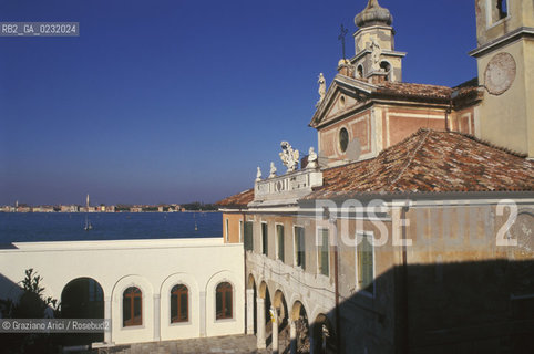 Caption: Nome:..ISOLA DI SAN SERVOLO: CHIESA....Localizzazione:..VENEZIA / ISOLA DI SAN SERVOLO  / LAGUNA SUD..VENICE / THE ISLE OF SAN SERVOLO / THE SOUTH  LAGOON..Soggetto:..ISOLA DI SAN SERVOLO / CHIESA..THE ISLE OF SAN SERVOLO / CHURCH..Cronologia:..SEC. XVIII..XVIII CENTURY..Autore:..TEMANZA TOMASO / 1705 - 1789....Stile:......Editori Stampatori:......Committenza:......Materia e Tecnica:......Collocazione:......Note:..DAL 1734 DIVENNE RICOVERO PER MALATTIE MENTALI FINO AL 1979 / DAL1982 OSPITA LA SCUOLA EUROPEA DI ONCOLOGIA E IL CENTRO EUROPEO PER RESTAURATORI / DAL 1996 E SEDE DELLA VENICE INTERNATIONAL UNIVERSITY / RIUSO..FROM 1734 TO 1979 IT WAS USED AS A MENTAL HOSPITAL / IN 1982  IT BECAME THE SEAT OF EUROPEAN SCHOOL OF ONCOLOGY  AND  OF THE EUROPEAN  CENTRE FOR RESTORERS / IN 1996 IT BECAME THE SEAT OF THE VENICE INTERNATIONAL UNIVERSITY /  RE-USE ..Riproduzione Fotografica:..Graziano Arici/Rosebud2 ...Copyright:..Graziano Arici / rosebud2/....Data:..1993....Costo:..A....Key:..ISOLE ABBANDONATE / CHIESA..UNINHABITED ISLANDS / CHURCH