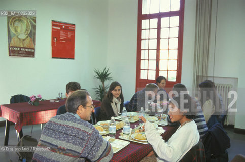 Caption: Nome:..ISOLA DI SAN SERVOLO: VENICE INTERNATIONAL UNIVERSITY....Localizzazione:..VENEZIA / ISOLA DI SAN SERVOLO  / LAGUNA SUD..VENICE / THE ISLE OF SAN SERVOLO / THE SOUTH  LAGOON..Soggetto:..ISOLA DI SAN SERVOLO / VENICE INTERNATIONAL UNIVERSITY / MENSA..THE ISLE OF SAN SERVOLO / REFECTORY..Cronologia:......Autore:......Stile:......Editori Stampatori:......Committenza:......Materia e Tecnica:......Collocazione:......Note:..DAL 1734 DIVENNE RICOVERO PER MALATTIE MENTALI FINO AL 1979 / DAL1982 OSPITA LA SCUOLA EUROPEA DI ONCOLOGIA E IL CENTRO EUROPEO PER RESTAURATORI / DAL 1996 E SEDE DELLA VENICE INTERNATIONAL UNIVERSITY / RIUSO..FROM 1734 TO 1979 IT WAS USED AS A MENTAL HOSPITAL / IN 1982  IT BECAME THE SEAT OF EUROPEAN SCHOOL OF ONCOLOGY  AND  OF THE EUROPEAN  CENTRE FOR RESTORERS / IN 1996 IT BECAME THE SEAT OF THE VENICE INTERNATIONAL UNIVERSITY /  RE-USE ..Riproduzione Fotografica:..Graziano Arici/Rosebud2 ...Copyright:..Graziano Arici / rosebud2/....Data:..1993....Costo:..A....Key:..ISOLE ABBANDONATE..UNINHABITED ISLANDS