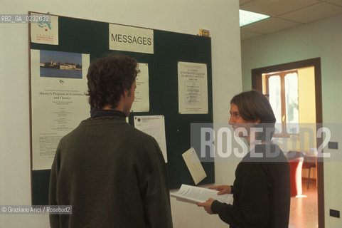 Caption: Nome:..ISOLA DI SAN SERVOLO: VENICE INTERNATIONAL UNIVERSITY....Localizzazione:..VENEZIA / ISOLA DI SAN SERVOLO  / LAGUNA SUD..VENICE / THE ISLE OF SAN SERVOLO / THE SOUTH  LAGOON..Soggetto:..ISOLA DI SAN SERVOLO / VENICE INTERNATIONAL UNIVERSITY / MENSA..THE ISLE OF SAN SERVOLO / REFECTORY..Cronologia:......Autore:......Stile:......Editori Stampatori:......Committenza:......Materia e Tecnica:......Collocazione:......Note:..DAL 1734 DIVENNE RICOVERO PER MALATTIE MENTALI FINO AL 1979 / DAL1982 OSPITA LA SCUOLA EUROPEA DI ONCOLOGIA E IL CENTRO EUROPEO PER RESTAURATORI / DAL 1996 E SEDE DELLA VENICE INTERNATIONAL UNIVERSITY / RIUSO..FROM 1734 TO 1979 IT WAS USED AS A MENTAL HOSPITAL / IN 1982  IT BECAME THE SEAT OF EUROPEAN SCHOOL OF ONCOLOGY  AND  OF THE EUROPEAN  CENTRE FOR RESTORERS / IN 1996 IT BECAME THE SEAT OF THE VENICE INTERNATIONAL UNIVERSITY /  RE-USE ..Riproduzione Fotografica:..Graziano Arici/Rosebud2 ...Copyright:..Graziano Arici / rosebud2/....Data:..1993....Costo:..A....Key:..ISOLE ABBANDONATE..UNINHABITED ISLANDS