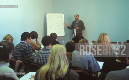 Caption: Nome:..ISOLA DI SAN SERVOLO: VENICE INTERNATIONAL UNIVERSITY....Localizzazione:..VENEZIA / ISOLA DI SAN SERVOLO  / LAGUNA SUD..VENICE / THE ISLE OF SAN SERVOLO / THE SOUTH  LAGOON..Soggetto:..ISOLA DI SAN SERVOLO / VENICE INTERNATIONAL UNIVERSITY / MENSA..THE ISLE OF SAN SERVOLO / REFECTORY..Cronologia:......Autore:......Stile:......Editori Stampatori:......Committenza:......Materia e Tecnica:......Collocazione:......Note:..DAL 1734 DIVENNE RICOVERO PER MALATTIE MENTALI FINO AL 1979 / DAL1982 OSPITA LA SCUOLA EUROPEA DI ONCOLOGIA E IL CENTRO EUROPEO PER RESTAURATORI / DAL 1996 E SEDE DELLA VENICE INTERNATIONAL UNIVERSITY / RIUSO..FROM 1734 TO 1979 IT WAS USED AS A MENTAL HOSPITAL / IN 1982  IT BECAME THE SEAT OF EUROPEAN SCHOOL OF ONCOLOGY  AND  OF THE EUROPEAN  CENTRE FOR RESTORERS / IN 1996 IT BECAME THE SEAT OF THE VENICE INTERNATIONAL UNIVERSITY /  RE-USE ..Riproduzione Fotografica:..Graziano Arici/Rosebud2 ...Copyright:..Graziano Arici / rosebud2/....Data:..1993....Costo:..A....Key:..ISOLE ABBANDONATE..UNINHABITED ISLANDS