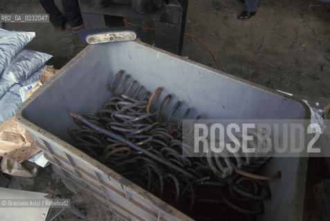 Nome:..ISOLA DI SAN SERVOLO: CENTRO EUROPEO PER RESTAURATORI....Localizzazione:..VENEZIA / ISOLA DI SAN SERVOLO  / LAGUNA SUD..VENICE / THE ISLE OF SAN SERVOLO / THE SOUTH  LAGOON..Soggetto:..ISOLA DI SAN SERVOLO / CENTRO EUROPEO PER RESTAURATORI / ATTREZZI FABBRO MOLLE..THE ISLE OF SAN SERVOLO / THE EUROPEAN CENTRE FOR RESTORERS / TOOLS..Cronologia:......Autore:......Stile:......Editori Stampatori:......Committenza:......Materia e Tecnica:......Collocazione:......Note:..DAL 1734 DIVENNE RICOVERO PER MALATTIE MENTALI FINO AL 1979 / DAL1982 OSPITA LA SCUOLA EUROPEA DI ONCOLOGIA E IL CENTRO EUROPEO PER RESTAURATORI / DAL 1996 E SEDE DELLA VENICE INTERNATIONAL UNIVERSITY / RIUSO..FROM 1734 TO 1979 IT WAS USED AS A MENTAL HOSPITAL / IN 1982  IT BECAME THE SEAT OF EUROPEAN SCHOOL OF ONCOLOGY  AND  OF THE EUROPEAN  CENTRE FOR RESTORERS / IN 1996 IT BECAME THE SEAT OF THE VENICE INTERNATIONAL UNIVERSITY /  RE-USE ..Riproduzione Fotografica:..Graziano Arici/Rosebud2 ...Copyright:..Graziano Arici / rosebud2/....Data:..1993....Costo:..A....Key:..ISOLE ABBANDONATE..UNINHABITED ISLANDS