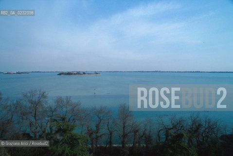 Caption: Nome:..ISOLA DI SACCA SESSOLA: OSPEDALE....Localizzazione:..VENEZIA / ISOLA DI SACCA SESSOLA / LAGUNA SUD..VENICE / THE ISLE OF SACCA SESSOLA / THE SOUTH LAGOON..Soggetto:..ISOLA DI SACCA SESSOLA / OSPEDALE..THE ISLE OF SACCA SESSOLA / THE HOSPITAL ..Cronologia:.. ....Autore:......Stile:......Editori Stampatori:.... ..Committenza:......Materia e Tecnica:......Collocazione:......Note:..DAL 1911 FINO AL 1979 FU USATA COME OSPEDALE..FROM 1911 TO 1979 IT WAS USED AS A HOSPITAL..Riproduzione Fotografica:..Graziano Arici/Rosebud2 ...Copyright:..Graziano Arici / rosebud2/....Data:..1993....Costo:..A....Key:..ISOLE ABBANDONATE / PALAZZI..UNINHABITED ISLANDS / PALACES