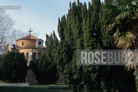 Caption: Nome:..ISOLA DI SACCA SESSOLA: LA CHIESA....Localizzazione:..VENEZIA / ISOLA DI SACCA SESSOLA / LAGUNA SUD..VENICE / THE ISLE OF SACCA SESSOLA / THE SOUTH LAGOON..Soggetto:..ISOLA DI SACCA SESSOLA / LA CHIESA..THE ISLE OF SACCA SESSOLA / THE CHURCH ..Cronologia:..SEC. XX PRIMO QUARTO / 1921..XXth CENTURY / 1921..Autore:......Stile:......Editori Stampatori:.... ..Committenza:......Materia e Tecnica:......Collocazione:......Note:..DAL 1911 FINO AL 1979 FU USATA COME OSPEDALE..FROM 1911 TO 1979 IT WAS USED AS A HOSPITAL..Riproduzione Fotografica:..Graziano Arici/Rosebud2 ...Copyright:..Graziano Arici / rosebud2/....Data:..1993....Costo:..A....Key:..ISOLE ABBANDONATE / CHIESA..UNINHABITED ISLANDS / CHURCH