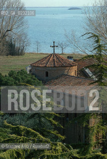 Caption: Nome:..ISOLA DI SACCA SESSOLA: LA CHIESA....Localizzazione:..VENEZIA / ISOLA DI SACCA SESSOLA / LAGUNA SUD..VENICE / THE ISLE OF SACCA SESSOLA / THE SOUTH LAGOON..Soggetto:..ISOLA DI SACCA SESSOLA / LA CHIESA..THE ISLE OF SACCA SESSOLA / THE CHURCH ..Cronologia:..SEC. XX PRIMO QUARTO / 1921..XXth CENTURY / 1921..Autore:......Stile:......Editori Stampatori:.... ..Committenza:......Materia e Tecnica:......Collocazione:......Note:..DAL 1911 FINO AL 1979 FU USATA COME OSPEDALE..FROM 1911 TO 1979 IT WAS USED AS A HOSPITAL..Riproduzione Fotografica:..Graziano Arici/Rosebud2 ...Copyright:..Graziano Arici / rosebud2/....Data:..1993....Costo:..A....Key:..ISOLE ABBANDONATE / CHIESA..UNINHABITED ISLANDS / CHURCH