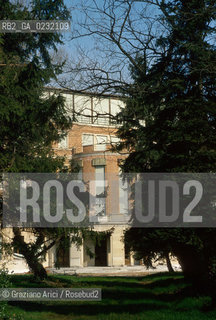 Caption: Nome:..ISOLA DI SACCA SESSOLA: OSPEDALE....Localizzazione:..VENEZIA / ISOLA DI SACCA SESSOLA / LAGUNA SUD..VENICE / THE ISLE OF SACCA SESSOLA / THE SOUTH LAGOON..Soggetto:..ISOLA DI SACCA SESSOLA / OSPEDALE..THE ISLE OF SACCA SESSOLA / THE HOSPITAL ..Cronologia:.. ....Autore:......Stile:......Editori Stampatori:.... ..Committenza:......Materia e Tecnica:......Collocazione:......Note:..DAL 1911 FINO AL 1979 FU USATA COME OSPEDALE..FROM 1911 TO 1979 IT WAS USED AS A HOSPITAL..Riproduzione Fotografica:..Graziano Arici/Rosebud2 ...Copyright:..Graziano Arici / rosebud2/....Data:..1993....Costo:..A....Key:..ISOLE ABBANDONATE / PALAZZI..UNINHABITED ISLANDS / PALACES