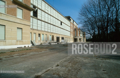 Caption: Nome:..ISOLA DI SACCA SESSOLA: OSPEDALE....Localizzazione:..VENEZIA / ISOLA DI SACCA SESSOLA / LAGUNA SUD..VENICE / THE ISLE OF SACCA SESSOLA / THE SOUTH LAGOON..Soggetto:..ISOLA DI SACCA SESSOLA / OSPEDALE..THE ISLE OF SACCA SESSOLA / THE HOSPITAL ..Cronologia:.. ....Autore:......Stile:......Editori Stampatori:.... ..Committenza:......Materia e Tecnica:......Collocazione:......Note:..DAL 1911 FINO AL 1979 FU USATA COME OSPEDALE..FROM 1911 TO 1979 IT WAS USED AS A HOSPITAL..Riproduzione Fotografica:..Graziano Arici/Rosebud2 ...Copyright:..Graziano Arici / rosebud2/....Data:..1993....Costo:..A....Key:..ISOLE ABBANDONATE / PALAZZI..UNINHABITED ISLANDS / PALACES