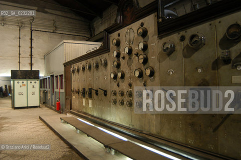 ARSENALE DI VENEZIA FIERA NAVALIS © 2003 Graziano Arici/Rosebud2 ARCHEOLOGIA INDUSTRIALE CENTRALE ELETTRICA BARCA