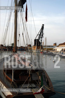 ARSENALE DI VENEZIA FIERA NAVALIS © 2003 Graziano Arici/Rosebud2 ARCHEOLOGIA INDUSTRIALE CENTRALE ELETTRICA BARCA