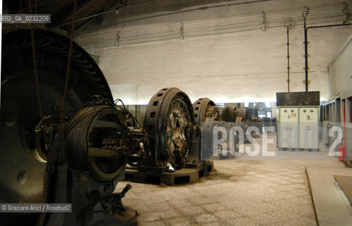 ARSENALE DI VENEZIA FIERA NAVALIS © 2003 Graziano Arici/Rosebud2 ARCHEOLOGIA INDUSTRIALE CENTRALE ELETTRICA BARCA