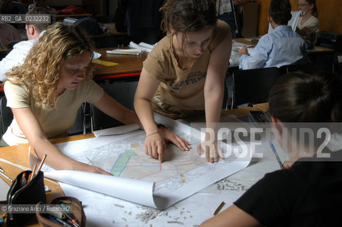 VENEZIA -IUAV FACOLTA DI ARCHITETTURA - CORSO DI URBANISTICA © 2003 Graziano Arici/Rosebud2  UNIVERSITA CA TRON