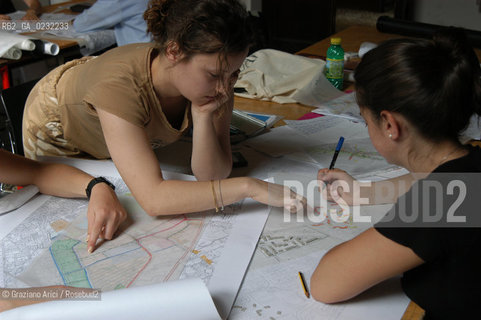 VENEZIA -IUAV FACOLTA DI ARCHITETTURA - CORSO DI URBANISTICA © 2003 Graziano Arici/Rosebud2  UNIVERSITA CA TRON