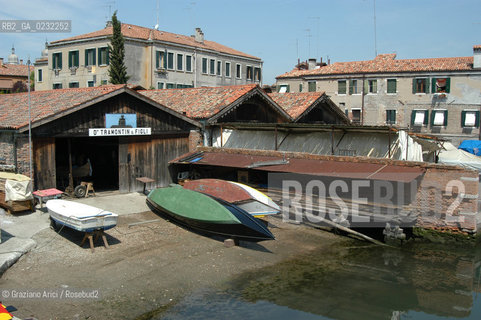 VENEZIA -SQUERO TRAMONTIN -  © 2003 Graziano Arici/Rosebud2 ARCHEOLOGIA INDUSTRIALE BARCA